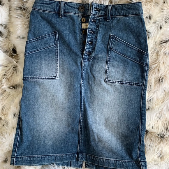 Anthropologie Dresses & Skirts - Anthropologie Midi skirt